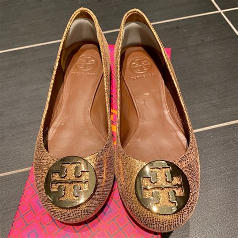 5 Sandals at a discounted price at Poshmark. . Tory burch poshmark